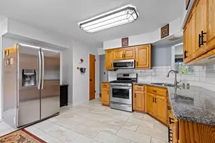 21195 Mary Lynn Dr, Brookfield, WI 53045 - Photo 11