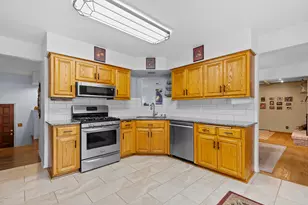 21195 Mary Lynn Dr, Brookfield, WI 53045 - Photo 13