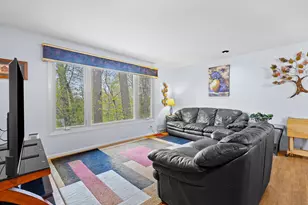 21195 Mary Lynn Dr, Brookfield, WI 53045 - Photo 3