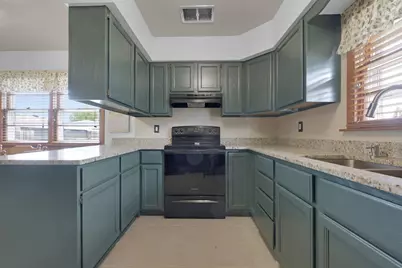 1615  17th Ave, Kenosha, WI 53140 - Photo 9