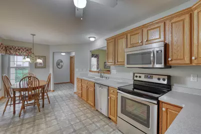 3527  Rapids Trl, Waukesha, WI 53189 - Photo 5