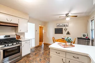 2204 Savoy Cir, Racine, WI 53404 - Photo 9