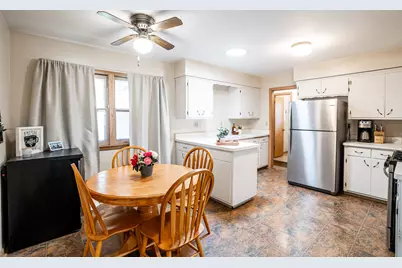 2204  Savoy Cir, Racine, WI 53404 - Photo 11