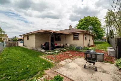 2204  Savoy Cir, Racine, WI 53404 - Photo 31