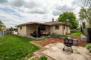 2204 Savoy Cir, Racine, WI 53404 - Photo 31