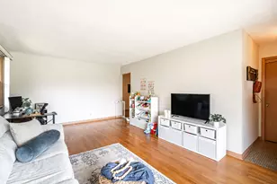 2204 Savoy Cir, Racine, WI 53404 - Photo 3