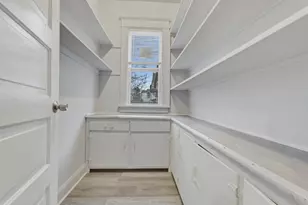 2827 W Grant St, Milwaukee, WI 53215 - Photo 7