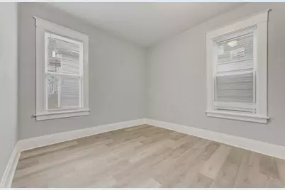 2827 W Grant St, Milwaukee, WI 53215 - Photo 13