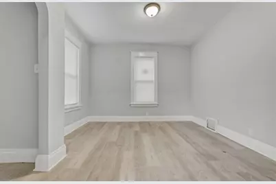 2827 W Grant St, Milwaukee, WI 53215 - Photo 3