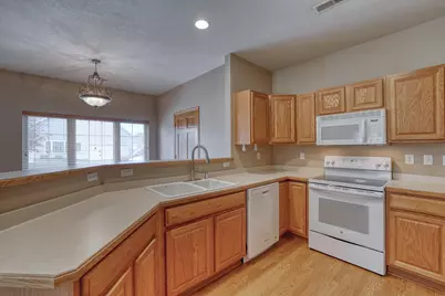 1048  Quinlan Dr #C, Pewaukee, WI 53072 - Photo 11