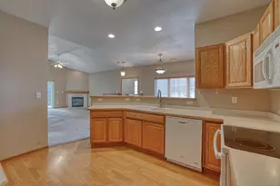 1048 Quinlan Dr, Pewaukee, WI 53072 - Photo 13