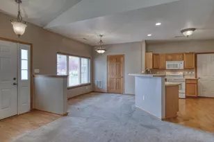 1048 Quinlan Dr, Pewaukee, WI 53072 - Photo 3