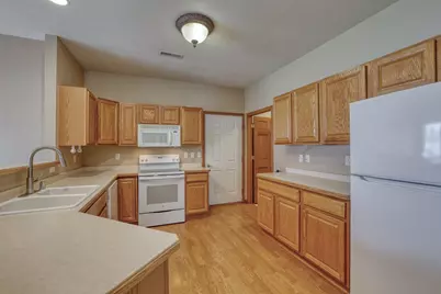1048  Quinlan Dr #C, Pewaukee, WI 53072 - Photo 9