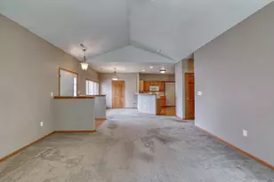 1048 Quinlan Dr, Pewaukee, WI 53072 - Photo 5