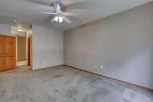 1048 Quinlan Dr, Pewaukee, WI 53072 - Photo 15
