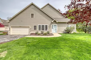 1048 Quinlan Dr, Pewaukee, WI 53072 - Photo 25