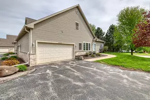1048 Quinlan Dr, Pewaukee, WI 53072 - Photo 23