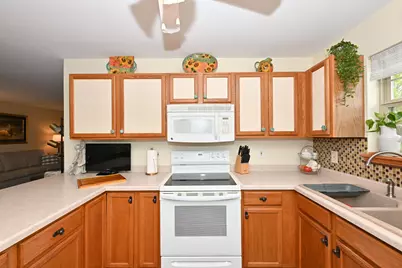 18430  Emerald Dr #B, Brookfield, WI 53045 - Photo 11