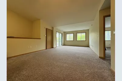 8055  Lexington Pl #12, Pleasant Prairie, WI 53158 - Photo 5