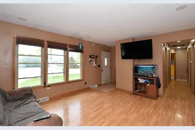 1721  Stoddard Cir, Racine, WI 53406 - Photo 3