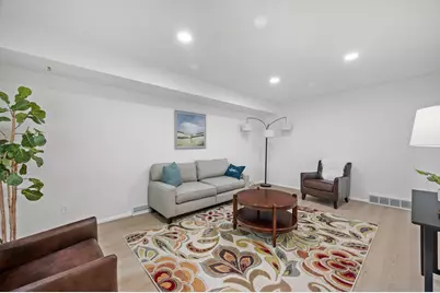 5714 N 98th St, Milwaukee, WI 53225 - Photo 9