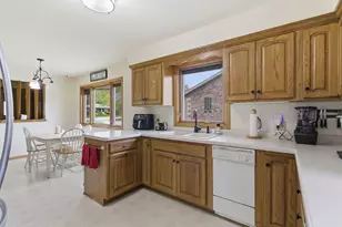 8037 Slater Ave, Racine, WI 53406 - Photo 5