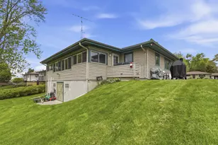 8037 Slater Ave, Racine, WI 53406 - Photo 31