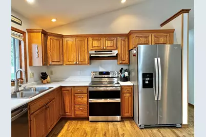 1003  Meadow St, Watertown, WI 53094 - Photo 9