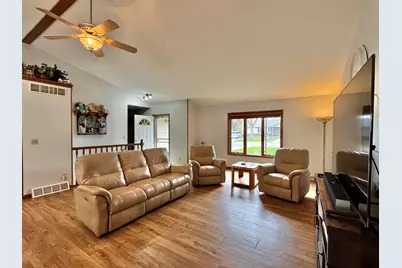 1003  Meadow St, Watertown, WI 53094 - Photo 3