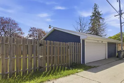 4625 N 74th St, Milwaukee, WI 53218 - Photo 35