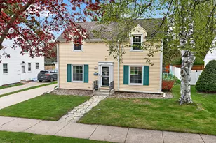 429 Shoreland Dr, Racine, WI 53402 - Photo 1