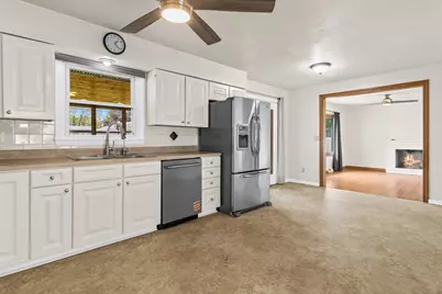 2286  Wood Dr, Beloit, WI 53511 - Photo 3