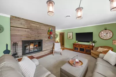 12323  Woodside Ct, Wauwatosa, WI 53226 - Photo 9