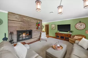 12323 Woodside Ct, Wauwatosa, WI 53226 - Photo 9