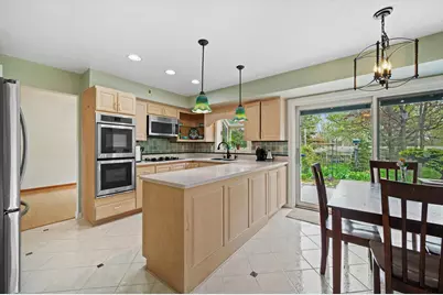 6660 N Braeburn Ln, Glendale, WI 53209 - Photo 5