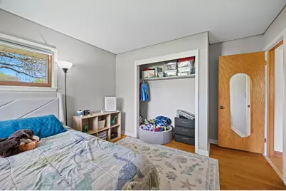 6660 N Braeburn Ln, Glendale, WI 53209 - Photo 21