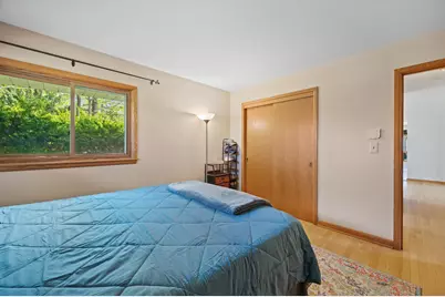 6660 N Braeburn Ln, Glendale, WI 53209 - Photo 19