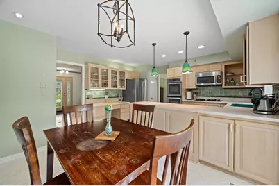 6660 N Braeburn Ln, Glendale, WI 53209 - Photo 7