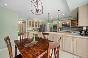 6660 N Braeburn Ln, Glendale, WI 53209 - Photo 7