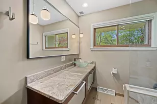 6660 N Braeburn Ln, Glendale, WI 53209 - Photo 25