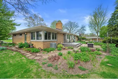 6660 N Braeburn Ln, Glendale, WI 53209 - Photo 27