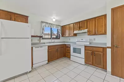 5736  Cambridge Cir, Racine, WI 53406 - Photo 3