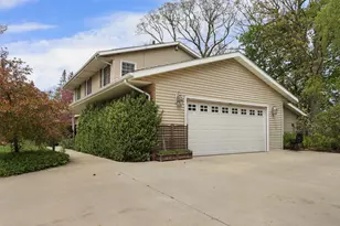 8715 108th Ave, Pleasant Prairie, WI 53158 - Photo 3