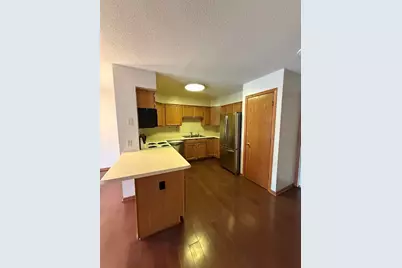 10320 W Whitnall Edge Cir #E, Franklin, WI 53132 - Photo 5