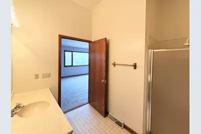 10320 W Whitnall Edge Cir #E, Franklin, WI 53132 - Photo 9
