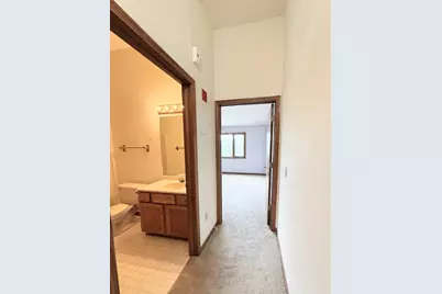 10320 W Whitnall Edge Cir #E, Franklin, WI 53132 - Photo 11