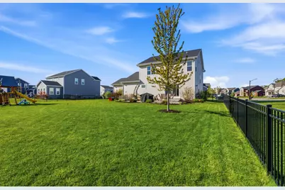 N62W13709  Sunburst Dr, Menomonee Falls, WI 53051 - Photo 27