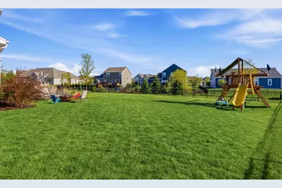 N62W13709  Sunburst Dr, Menomonee Falls, WI 53051 - Photo 29