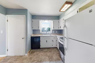 10101 W Beechwood Ave, Milwaukee, WI 53224 - Photo 19
