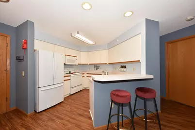 7203  Mid Town Rd #303, Madison, WI 53719 - Photo 9
